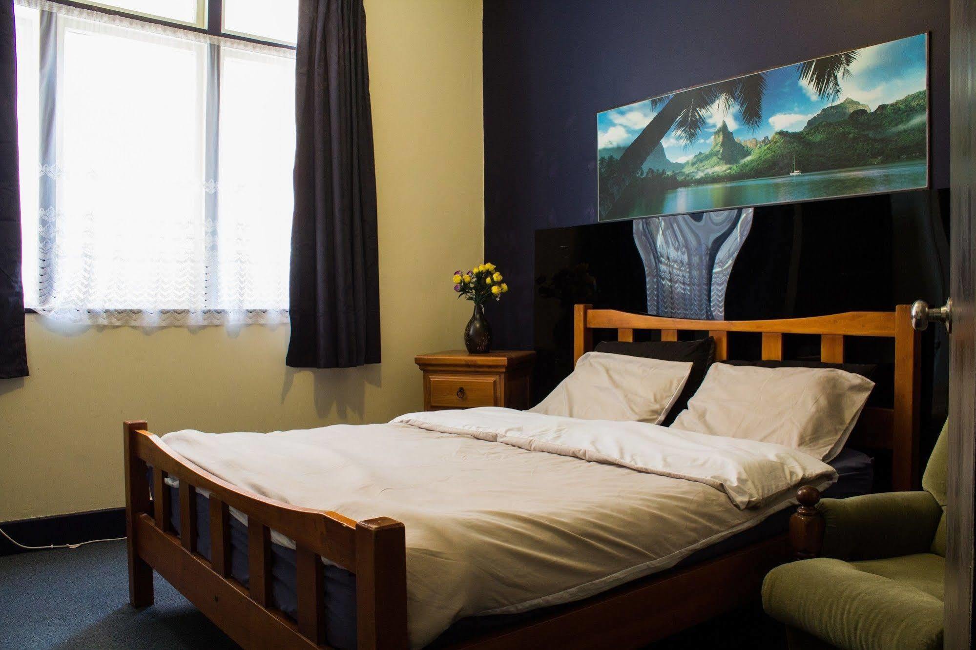 Geeky Gecko Backpackers Hostel Dunedin Exterior photo