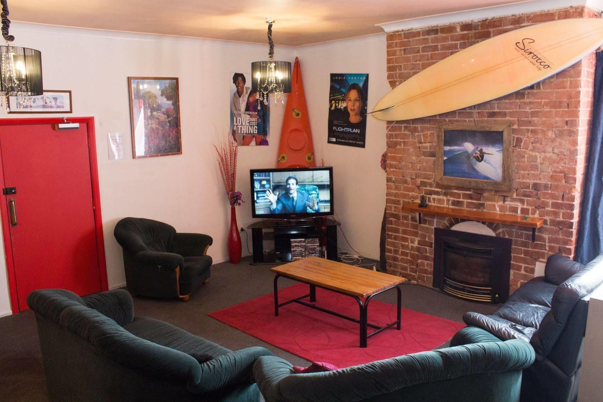 Geeky Gecko Backpackers Hostel Dunedin Exterior photo