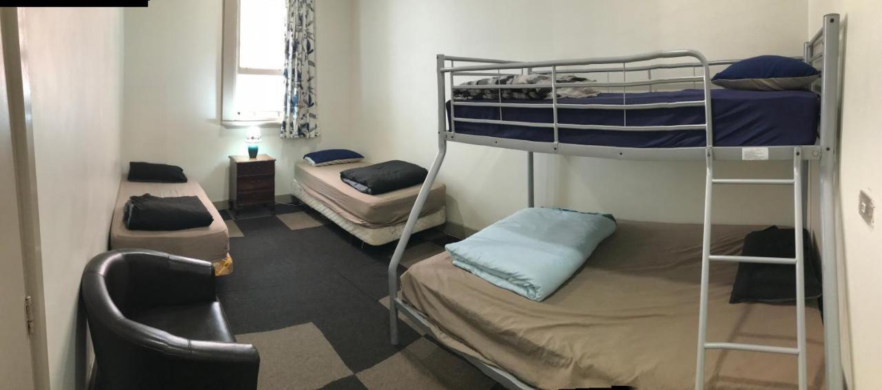 Geeky Gecko Backpackers Hostel Dunedin Exterior photo